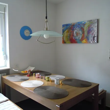 Ferienwohnung Haller 拉尔