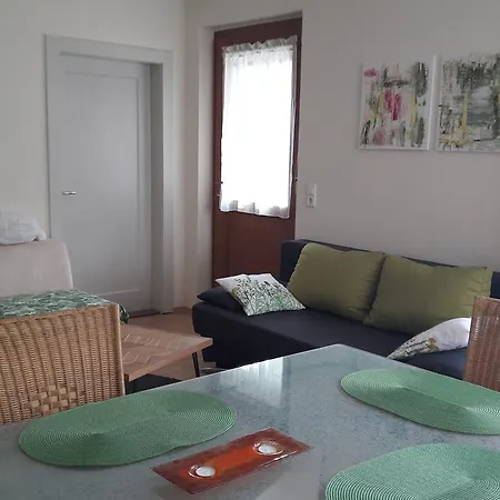 Ferienwohnung Haller 拉尔